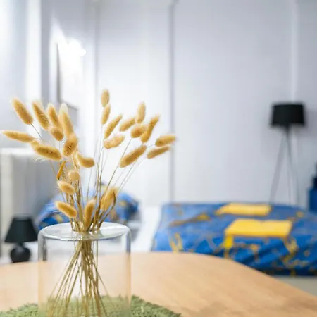 Cozy Main Square Iii With Breakfast Apartment