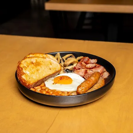 Cozy Main Square Iii With Breakfast Option Apartment